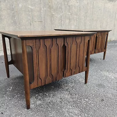 Vintage John Stuart Mid Century Modern Nightstands (Pair) For Johnson Furniture  • $875