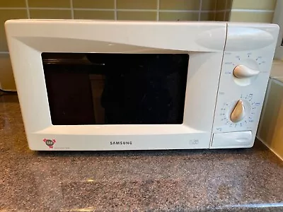 Samsung White Freestanding Microwave • £20