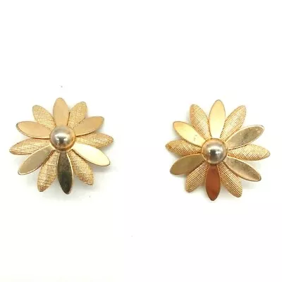 Vintage Sarah Coventry Gold Tone Daisy Flower Clip On Earrings • $7.99