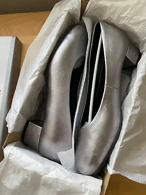 New In Box ARA Vicenza Vienna Low-Heeled Silver Leather Pumps 10 M $180 • $98