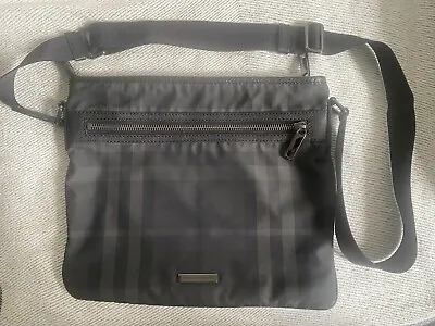 Burberry Crossbody Bag Unisex • $400