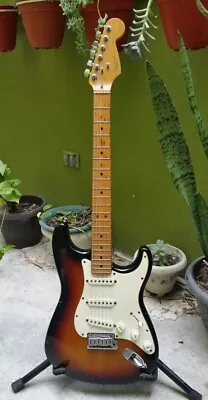 Vintage 1999 Fender Stratocaster Sunburst Guitar ALL ORIGINAL Naturally Aged • $1500