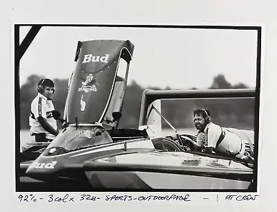 1990 Miss Budweiser Speed Boat Pit Crew Race Dewey Norton Vintage Press Photo • $12.50