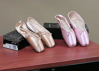 Capezio Vintage Pointe Shoes For Decoration In Original Box (pair) Free Shipping • $19.99