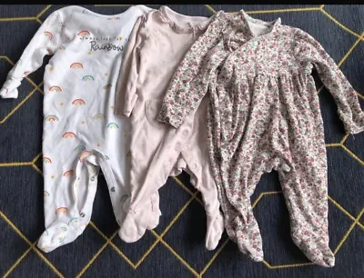 £5 • Buy Floral And Rainbow Sleepsuit Bundle 3-6 Months 