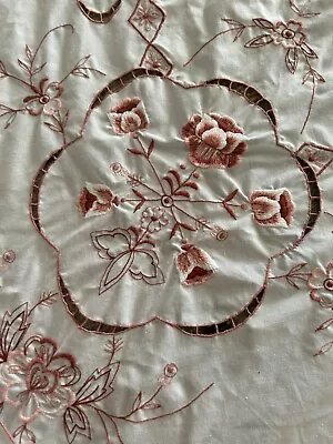 $34.02 • Buy Vintage Pink  Embroidered Cutwork & Appliqued Floral Tablecloth