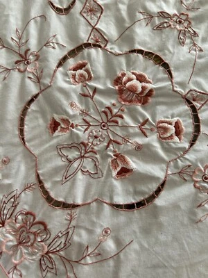 $34.02 • Buy Vintage Pink  Embroidered Cutwork & Appliqued Floral Tablecloth