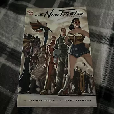 DC Vol. 1 : The New Frontier By Darwyn Cooke (2004 Paperback) Full Color B316 • $6.50
