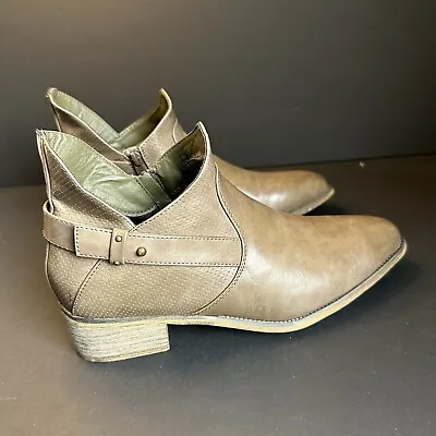 93 Vintage Taupe Vegan Leather Booties Size 9 • $29.99