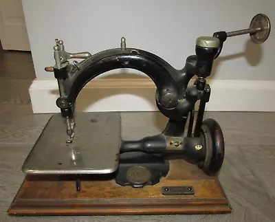 Antique Willcox & Gibbs Cast Iron Hand Crank Sewing Machine Scallop Base • $299.99