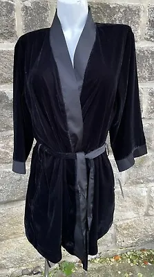 £25 • Buy DKNY Short Belted Velour Wrap With Logo On Back Side Pockets Black Large