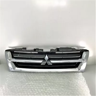 Radiator Grille Silver Cracked Mitsubishi Pajero V76w Mk3 2.8t • $37.31