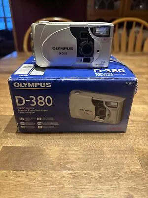 Olympus CAMEDIA D-380 2.0MP Digital Camera With BOX Point & Shoot  **TURNS ON** • $32