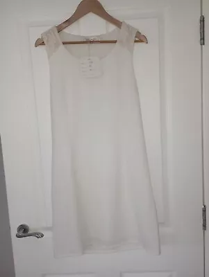 £15 • Buy Sophyline New With Tags Cream Lacy Detailed Front Bodice, Lined Dress & Broach 