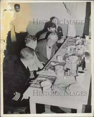 1944 Press Photo President Roosevelt Visits Sailors In The Aleutians - Afa70119 • $9.99