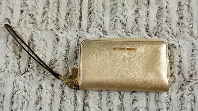 MICHAEL Michael Kors Large Flat Multi-Function Phone Case/Wristlet/Wallet • $30