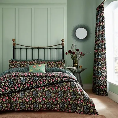 V&A Campion King Duvet Cover Set With 2 Oxford Pillowcases • £55.50