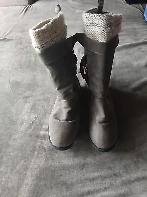 Muk Luk Womens Grey Suede Boots Size 6 • $17.79