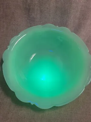 VINTAGE MCKEE JADEITE LARGE 8.5  SERVING BOWL RARE SCALLOPED EDGE URANIUM 1930’s • $32.96