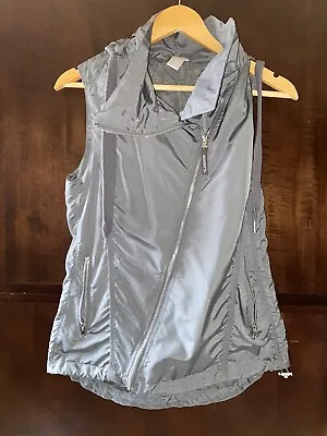 Mondetta Hooded Vest Women’s Size Medium Diagonal Zipper Trendy Silver Grey EUC • $24