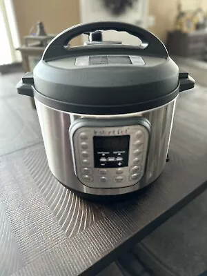 Instant Pot DUO60 V4 6-Quart Duo Electric Pressure Cooker/Slow Cooker • $75.95