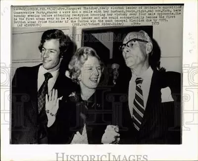 1975 Press Photo British Party Leader Margaret Thatcher Husband Son Enjoy Win • $17.88