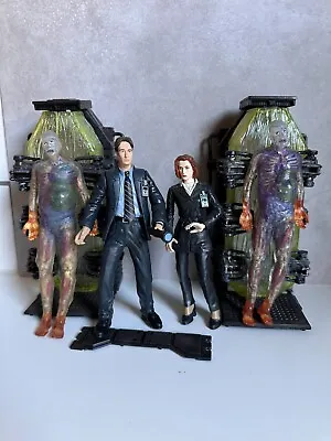 X-Files Agents Dana Scully And Fox Mulder With Cryopod Figures • $90