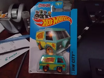 Hot Wheels 2014 HW City The Mystery Machine Scooby Doo 84/250 • $11.55