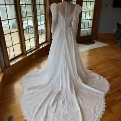 Vintage White Pouf Long Sleeve Traditional Wedding Gown Bridal Dress Size 10 • $49.95