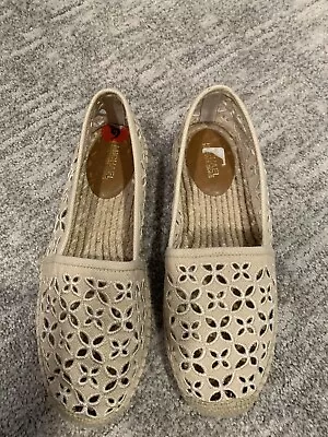 Michael Kors Womens Beige Round Toe Slip On Ballet Flats Size 6 • $15