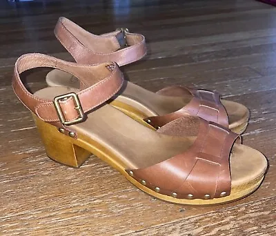 UGG Women's Size 10 Janie Leather Studded Platform Ankle Strap Sandals Heels • $23