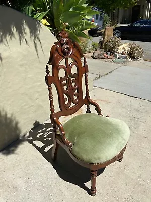 Carved Walnut Victorian Style Slipper Chair • $150