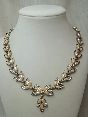 Lovely Vintage Faux Pearl And Rhinestone Necklace • $7