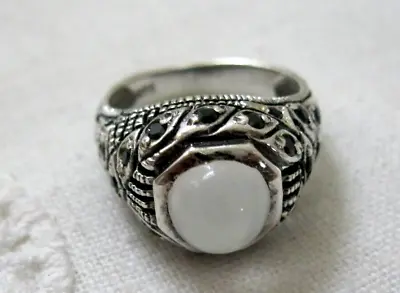 Vintage 925 Sterling Silver Moonstone & Black Onyx Floral Ring Size 6.5-6.75 • $28.99