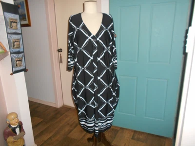 $12 • Buy Taking Shape Dress Size L 20-22