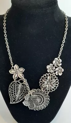 Beautiful Vintage Premier Celtic Flower Necklace • $4.99