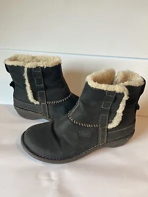 UGG Cove Ankle Shearling Style Boots Sherpa Lined Black Leather Women's US8 • $13.99