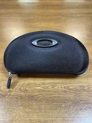 ❤️ Oakley Hard Sunglass Case 😎 • $9.99