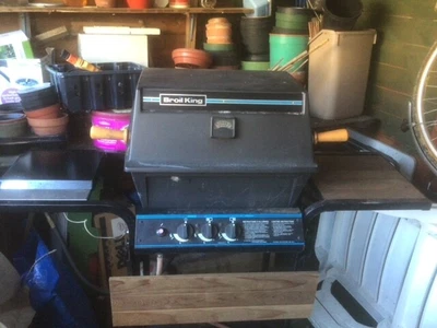 £100 • Buy Broil King Gas Bbq  & Burner - Good Condition, Byfleet, Surrey