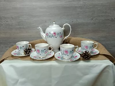 Vintage Salisbury's Fine Bone China Tea Set With 22ct Gold Trim • £28.99