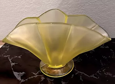 Fenton Topaz Vaseline Stretch Green Fan Vase • $81