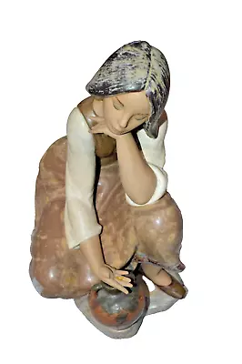 Lladro 3525 Classic Water Carrier Figurine Heavy • $99.99