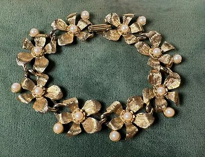 Vintage Gold Tone Textured Flower Link Bracelet With Faux Pearls • $14.99