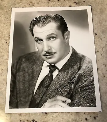 Vincent Price - Autographed / Signed 8 X 10 Photograph -  Beautiful Signature • $199