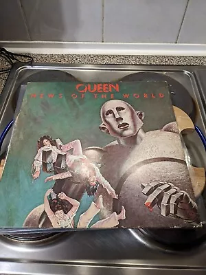 Queen - News Of The World - UK Vinyl 1977 • £10