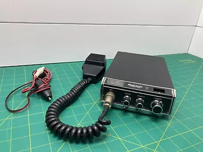 Vintage Midland 77-830 40 Channel CB Radio With Mic Tested / Works • $19.95