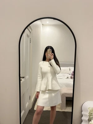$550 • Buy Scanlan Theodore White Crepe Blazer And Skirt Set Small