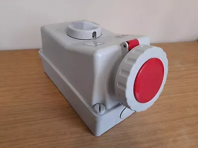 £75 • Buy Lewden 63A Switched Interlock Socket 4 Pin 3P+E IP67 415V 63Amp 3 Ph PM63/3408