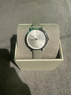 $150 Michael Kors MK7125 Womens Gray Jayne Leather Silver Stainless Steel Watch • $54.99