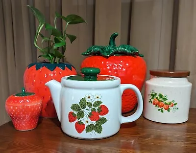 Vintage Strawberry Teapot Farmhouse Flower Cottage Decor McCoy Pottery #1418 USA • $17